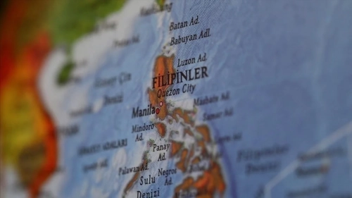Filipinler'de h&uuml;k&uuml;met ile Kom&uuml;nist parti, yıllardır s&uuml;ren &ccedil;atışmaları bitirdi